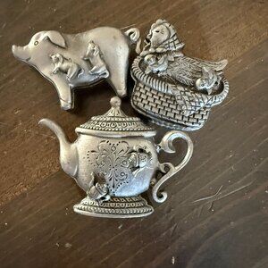 Set Of 3  Vtg Torino Pewter Earrings Trinket Box Pig Teapot Hen Brooch Pendant